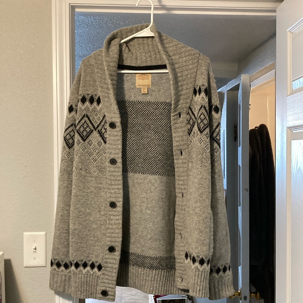 Men’s Aztec Wood Button Sweater Large